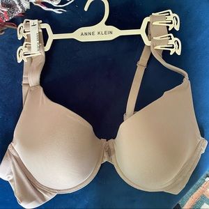 NWT Anne Klein t-shirt bra, size 42D (never worn, bought brand new)
